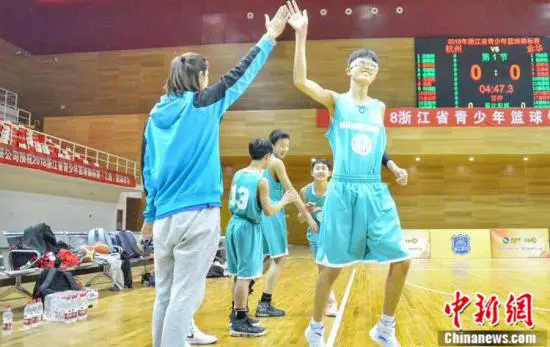 刻苦训练篮球时如何避免受伤的建议_1